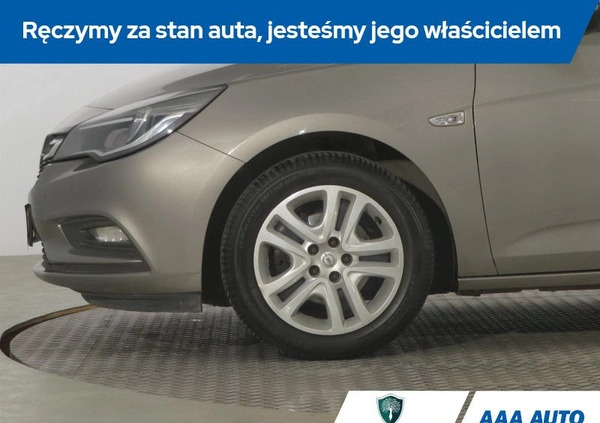 Opel Astra cena 48000 przebieg: 161274, rok produkcji 2017 z Białogard małe 211